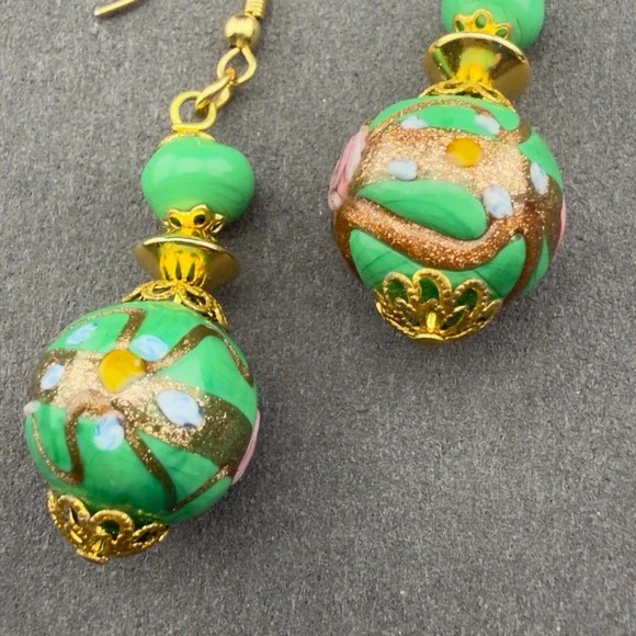 Vintage Murano Wedding Cake Green Glass Floral Drop Earrings Gold Tone Dangle - Picture 2 of 9